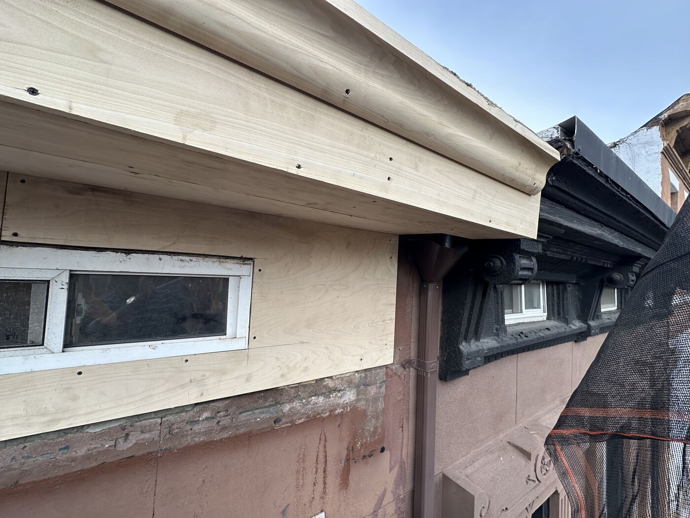 Cornice in context with the broader Lafayette Avenue streetscape.