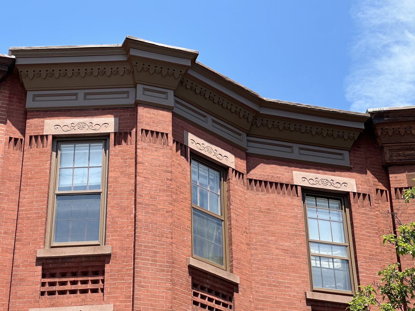 Detail of the restored decorative profile.